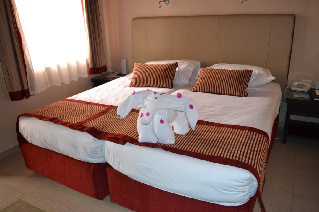Zimmer,grosses Bett Jaz Makadi Oasis Resort
