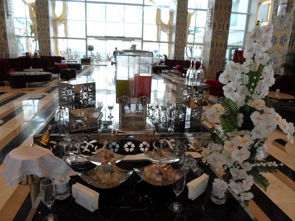 Eingang Azura Deluxe Resort & Spa Hotel