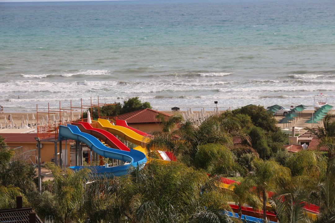 Ausblick auf die Wasserrutschen Sunis Kumköy Beach Resort Hotel & Spa