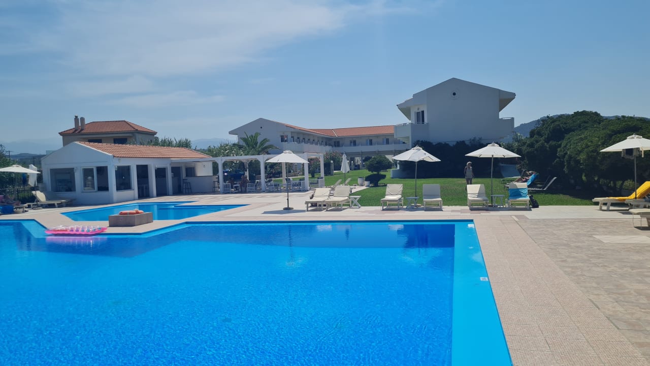 Pool Mrs Chryssana Beach Hotel