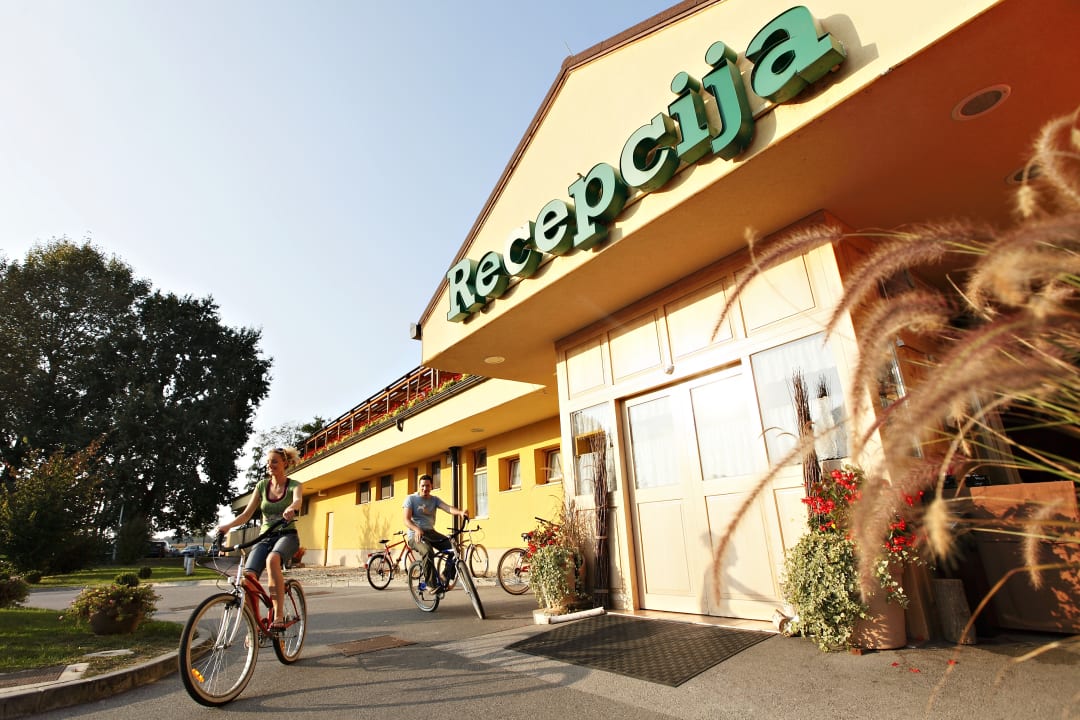 Außenansicht Terme Banovci - Hotel Zeleni Gaj