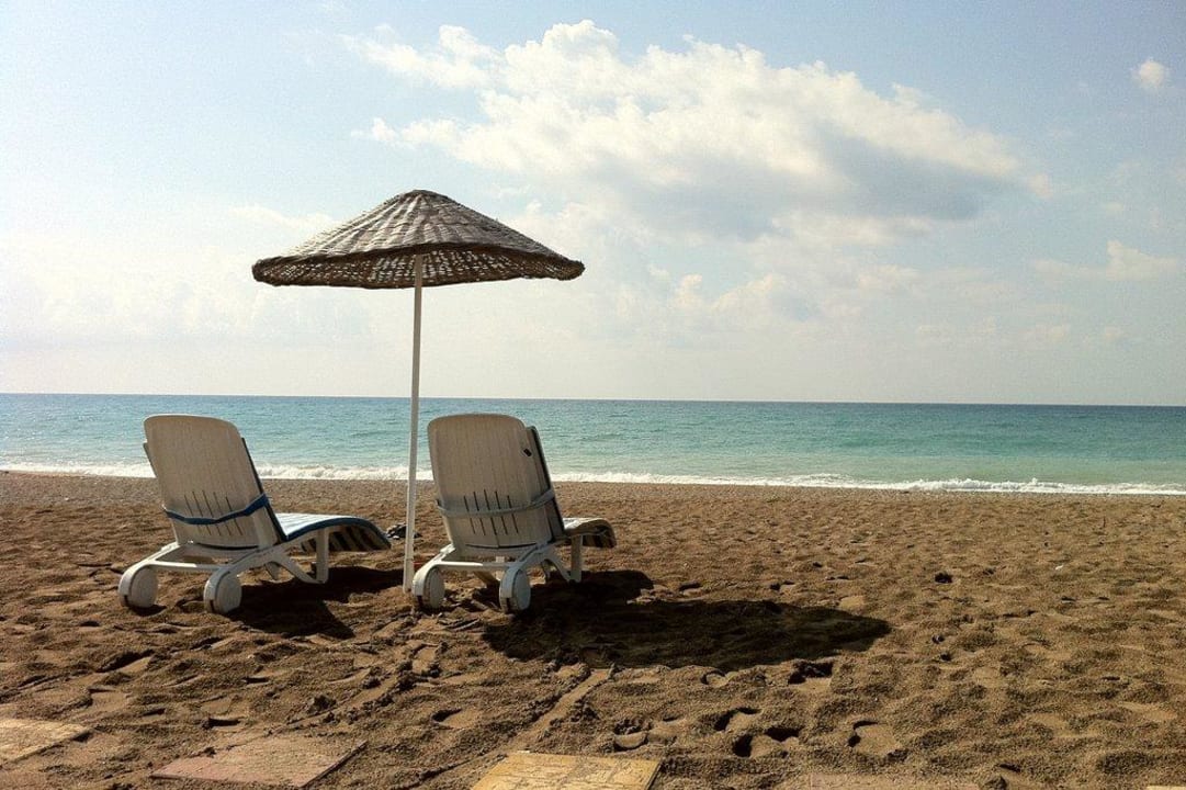 Immer Liegen frei am Strand Skys Hotel