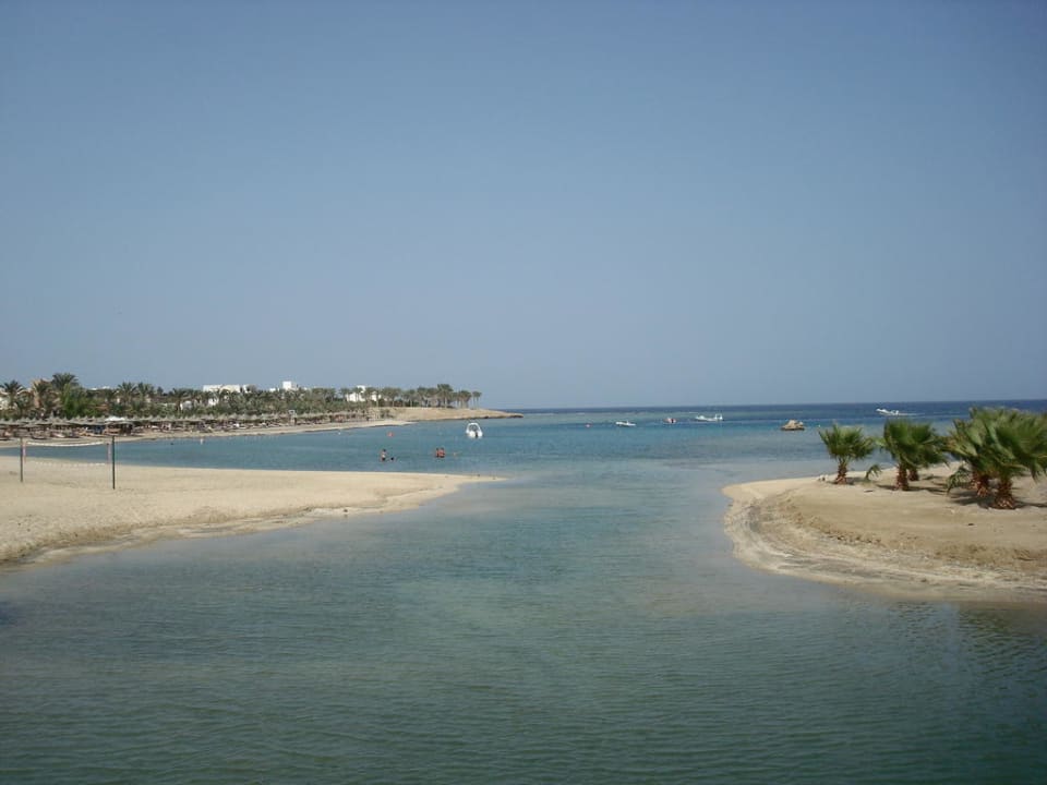 Strand, Ausblick von der Brücke Brayka Bay Resort