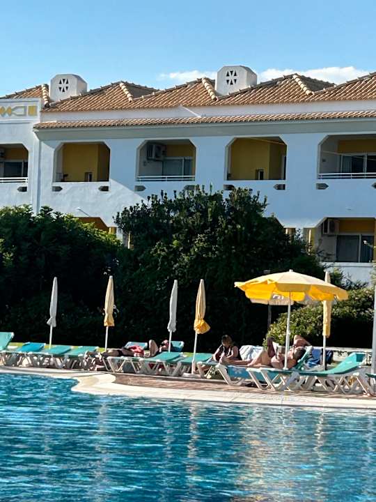 Pool Golden Club Cabanas