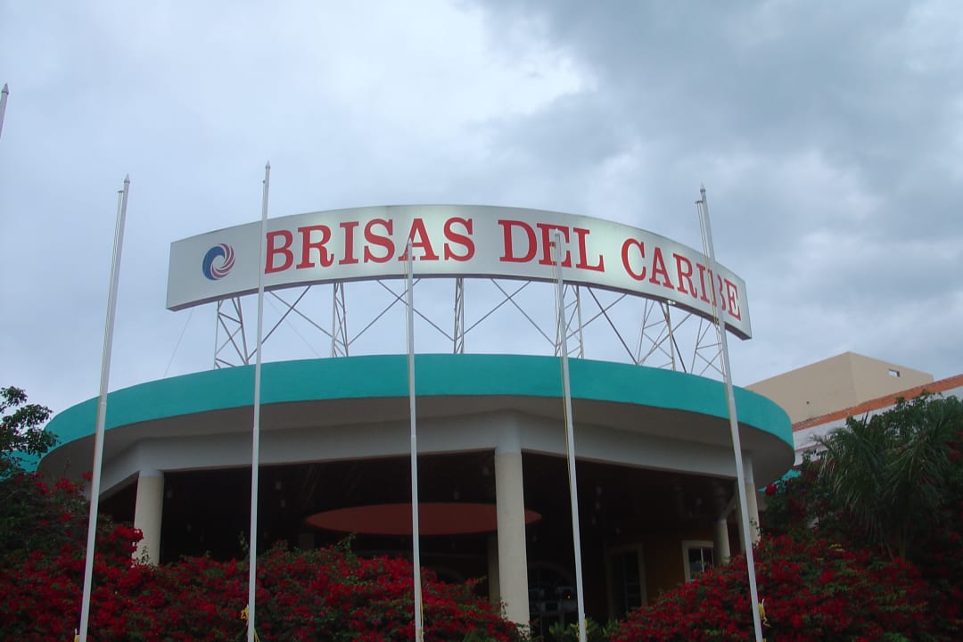 Außenansicht Hotel Brisas del Caribe