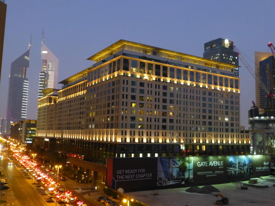 Pool Rose Rayhaan by Rotana