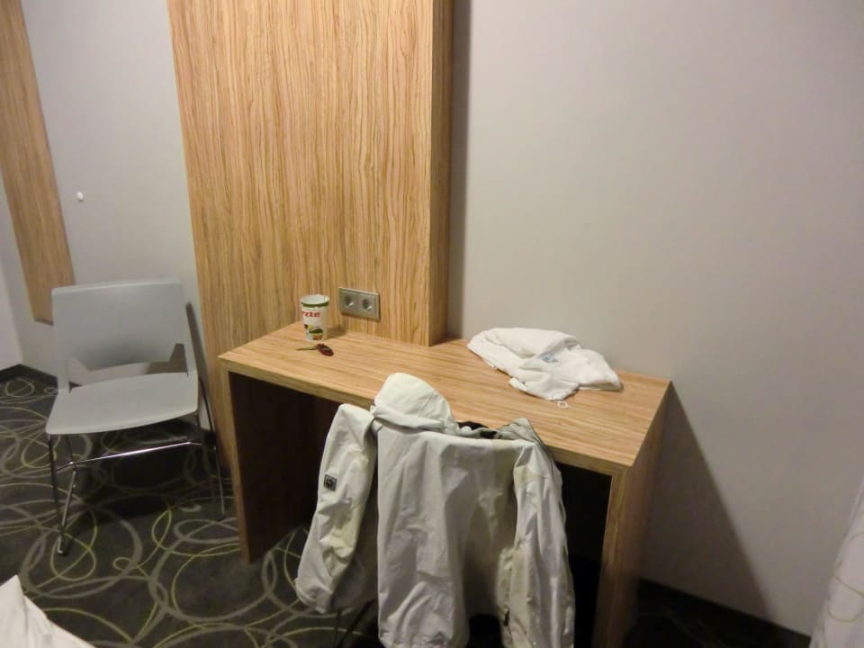 Kleiner Schreibtisch Cityherberge Dresden