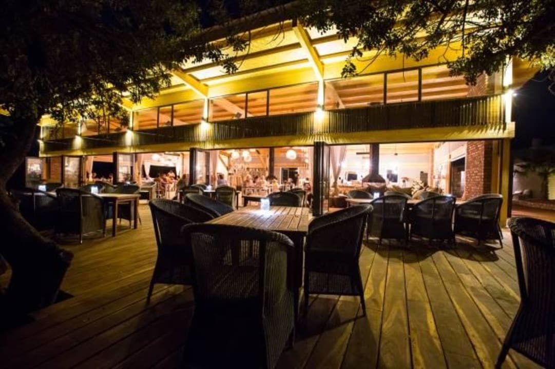 Restaurant Aussenansicht  Kalahari Anib Lodge