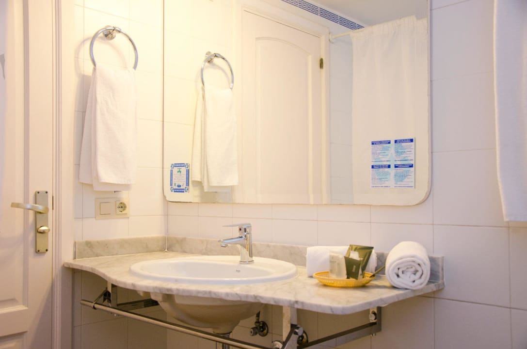 Baño * Bathroom  Aparthotel Ona Cala Pi Club