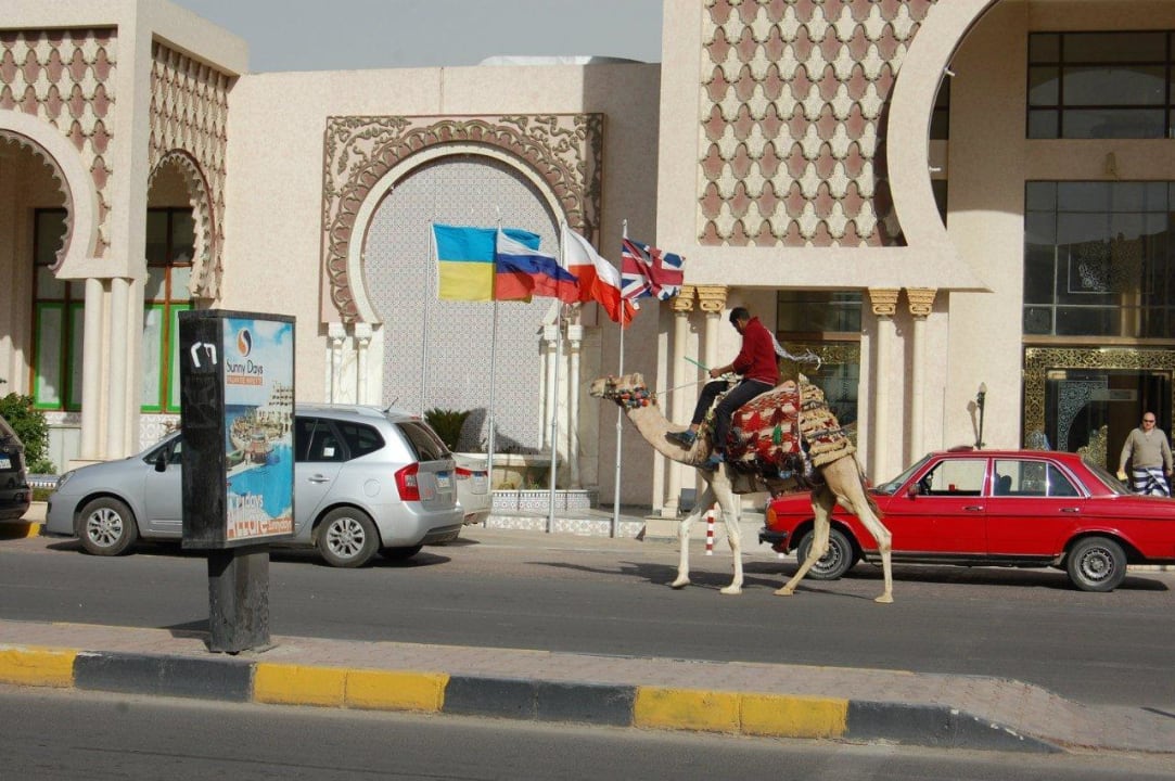 Вход в отель Sunny Days Palma De Mirette Resort & Spa