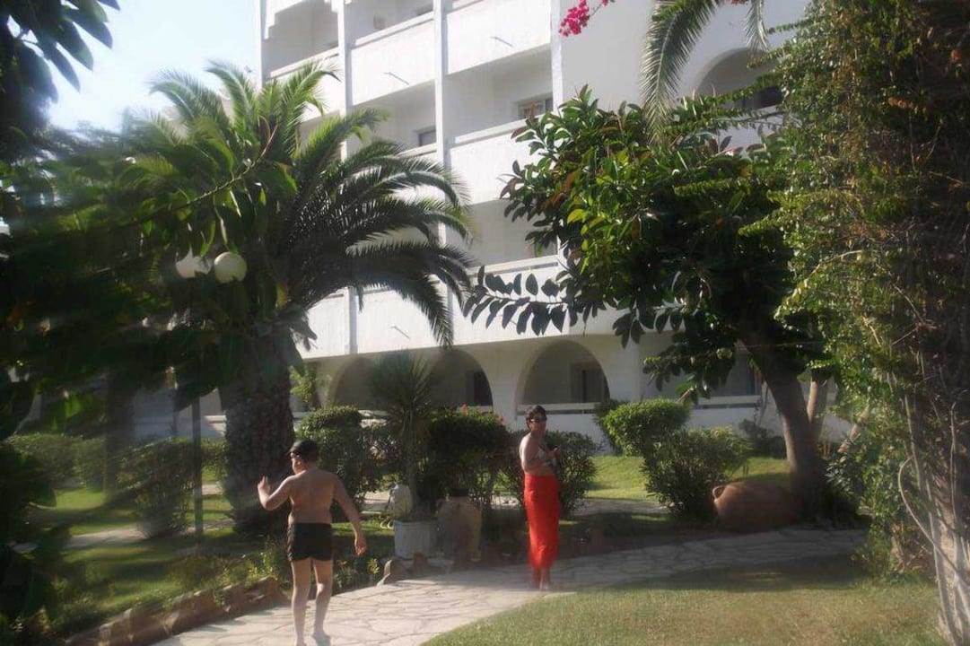 Herrlich angelegter Garten The Orangers Beach Resort and Bungalows