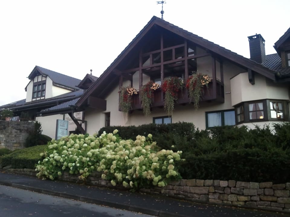 Eingang von der Hauptstrasse  Hotel Hof Wasserkuppe