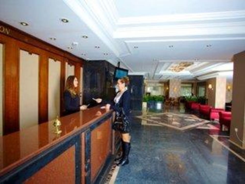 Reception Hotel Grand Emin