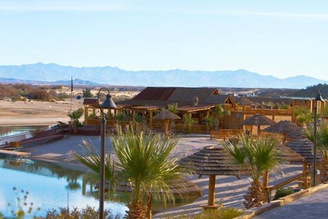 Strand am Restaurant Pirate Cove Resort & Marina