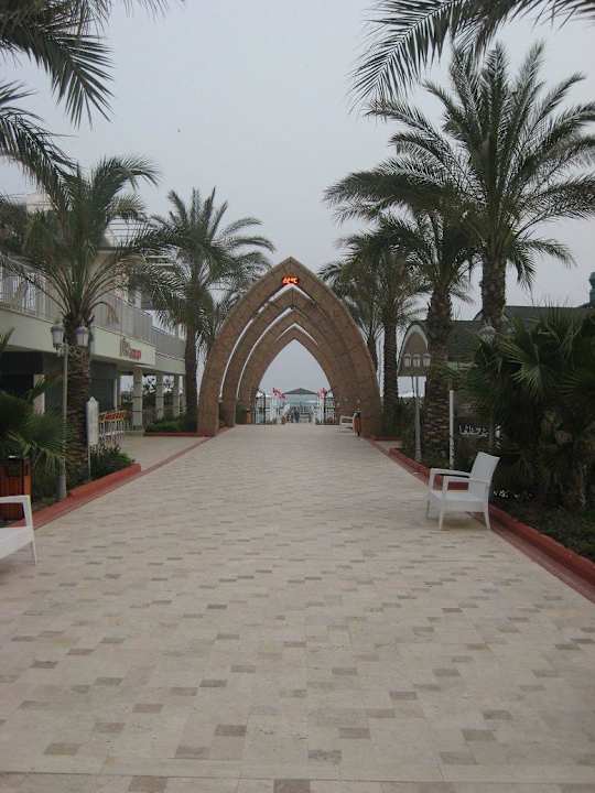 Der Weg zum Strand Hotel Delphin Imperial
