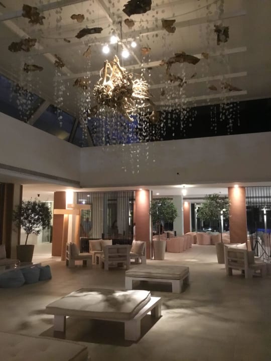 Abendstimmung in der Lobby Hotel Capo Bay