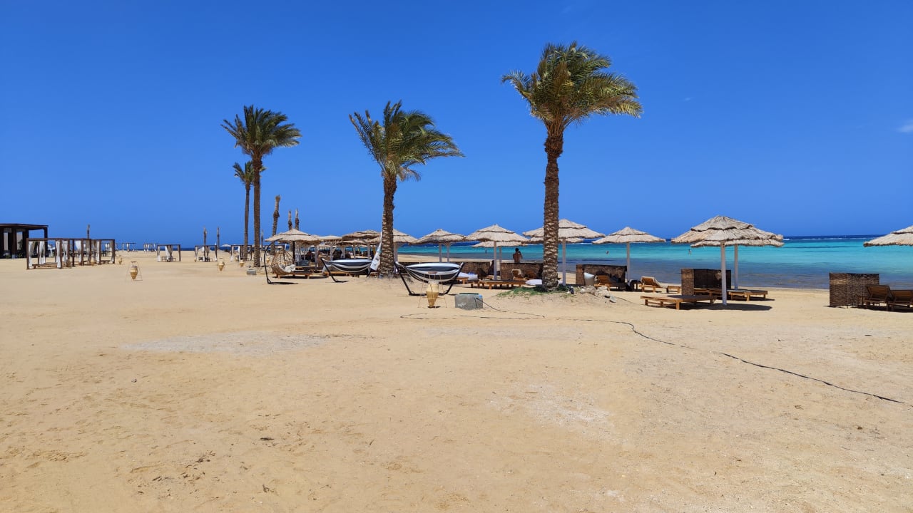 Strand True Beach Resort