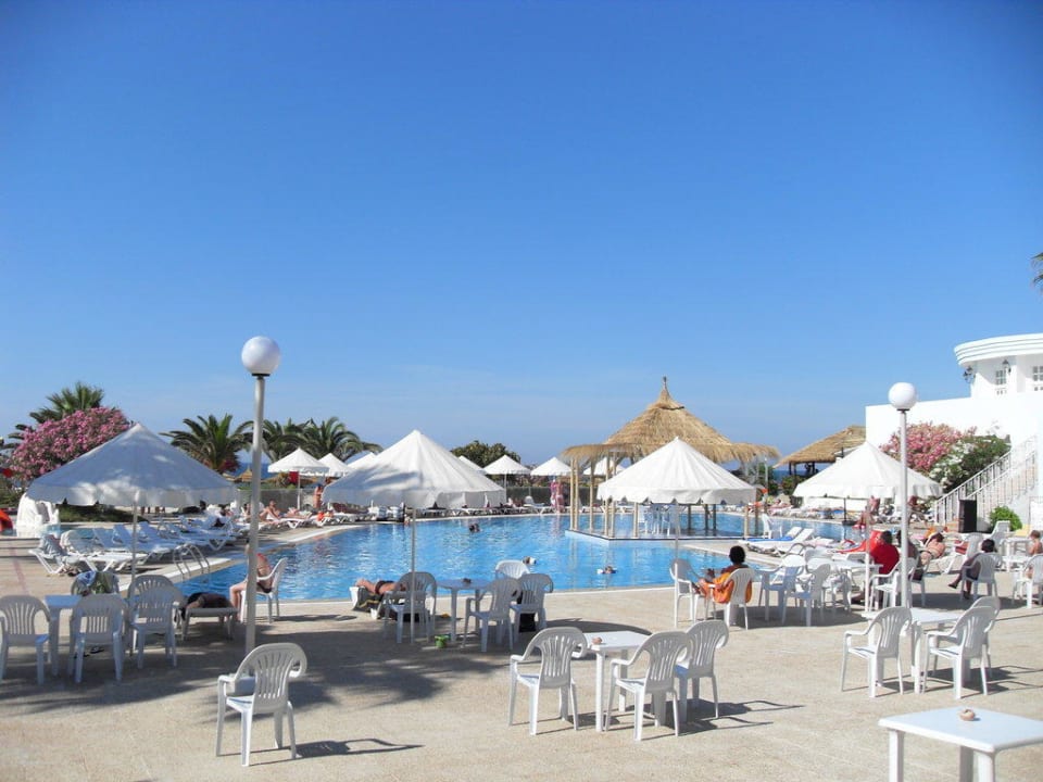 Pool an der Lobby Eden Club