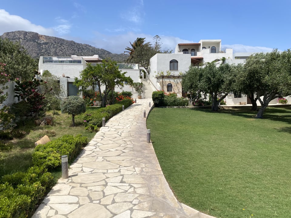 Gartenanlage Coriva Beach Hotel & Bungalows