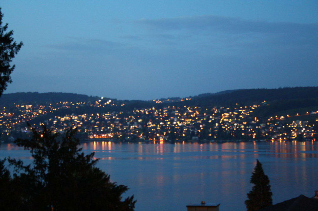 Blick vom Zimmer, abends Sedartis Swiss Quality Hotel