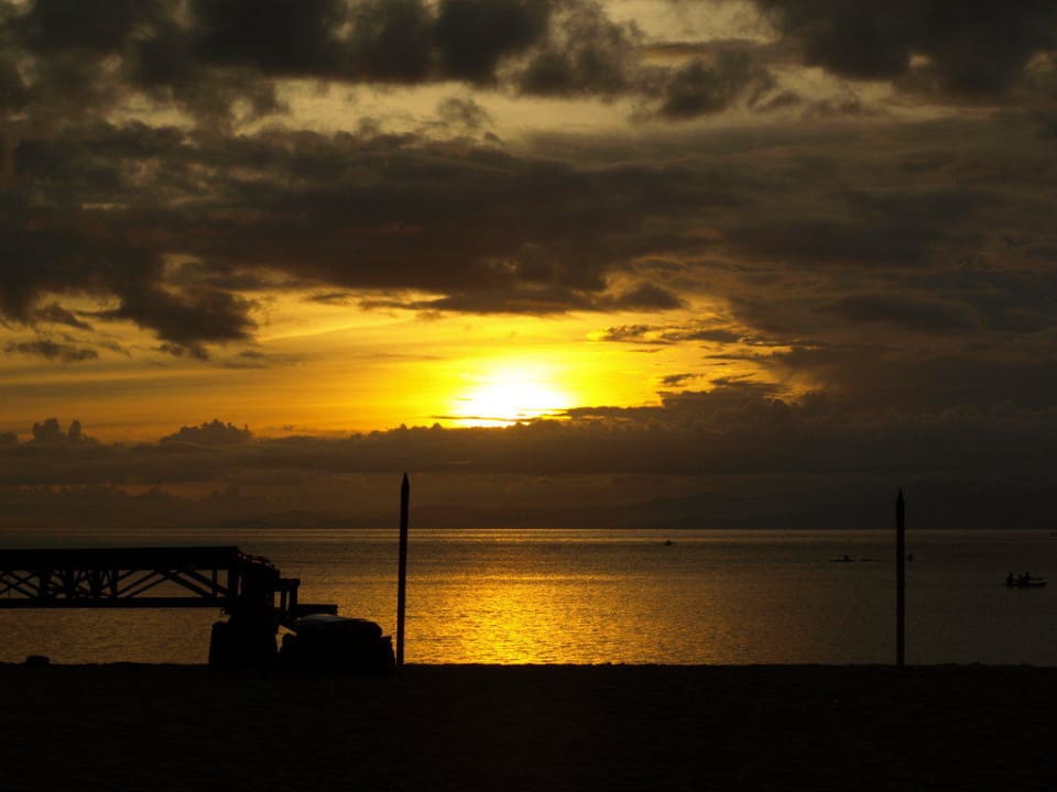 Sonnenuntergang Senggigi Beach Pool Villa Club