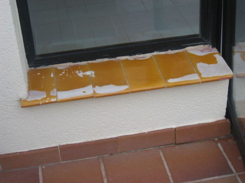 Eingang zum Hallenbad blau punta reina