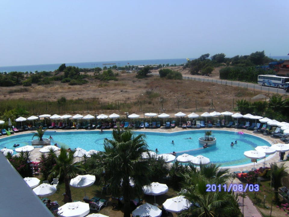 Blick auf einen der Pools Calimera Hane Garden
