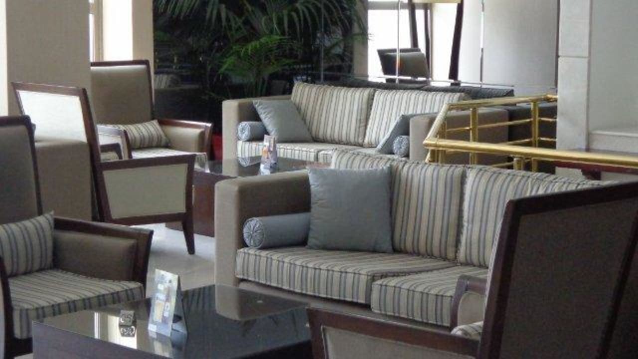 Sitzecke in der Lobby Korumar Hotel De Luxe