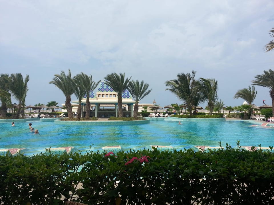 Pool Hotel Riu Karamboa