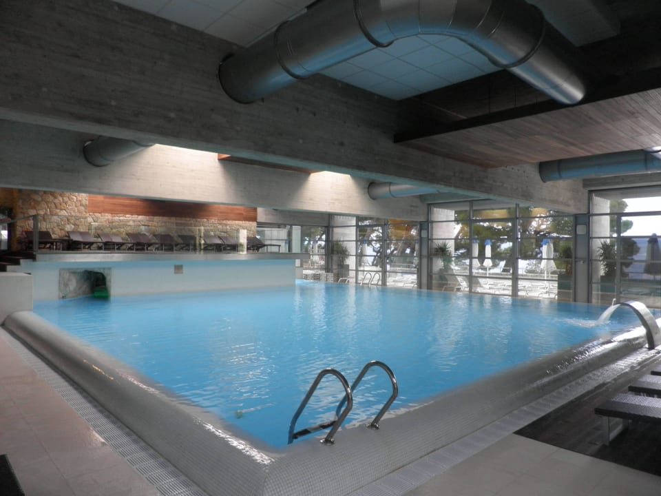 Indoor und Outdoor-Pool  Bluesun Hotel Soline