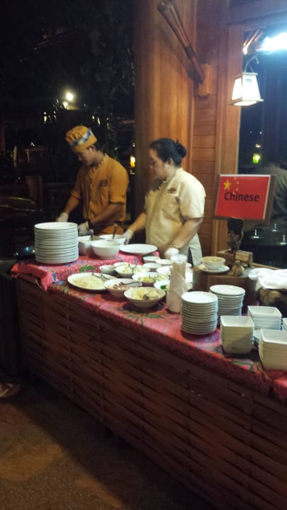 Beim Asiatsichen Buffet Abend Santhiya Koh Phangan Resort & Spa