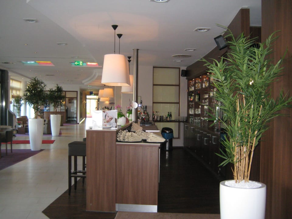 Hotelbar, weiter hinten der Eingang Best Western Plus Hotel Papenburg