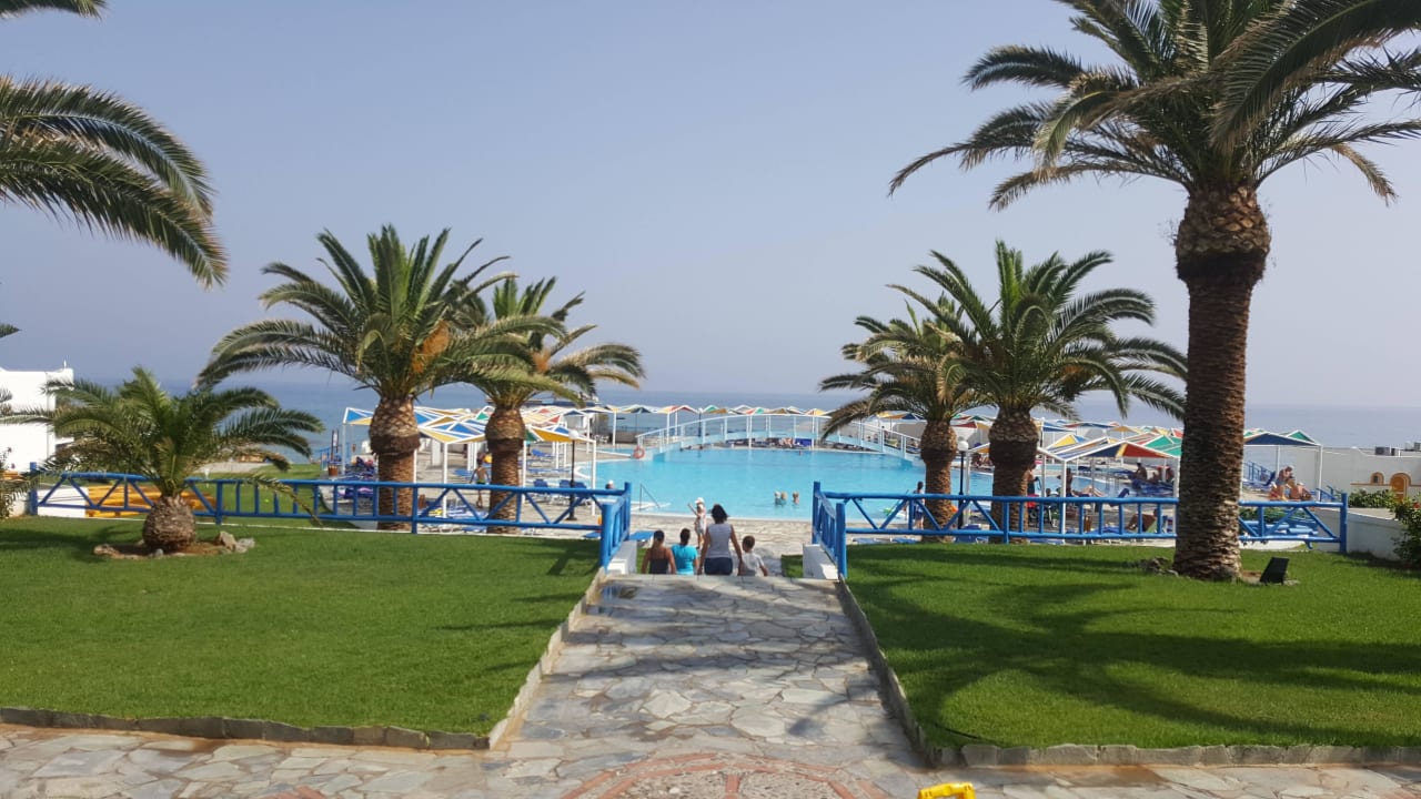 Weg zum Main Pool Mitsis Selection Rinela