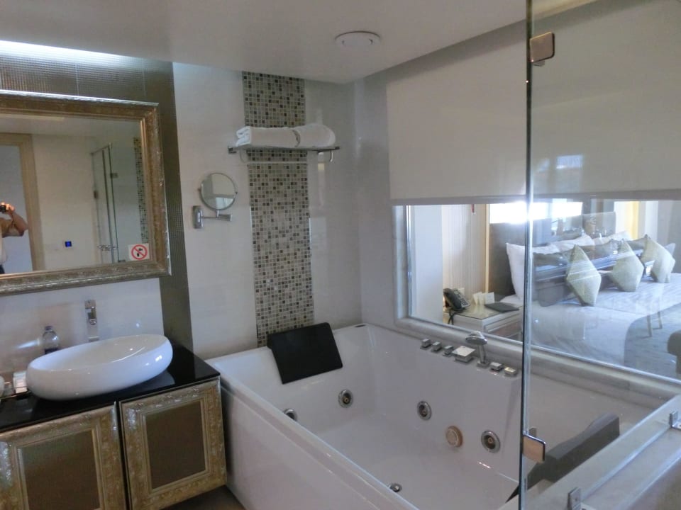 Bad mit Jaccuzzi Premier Le Reve Hotel & Spa