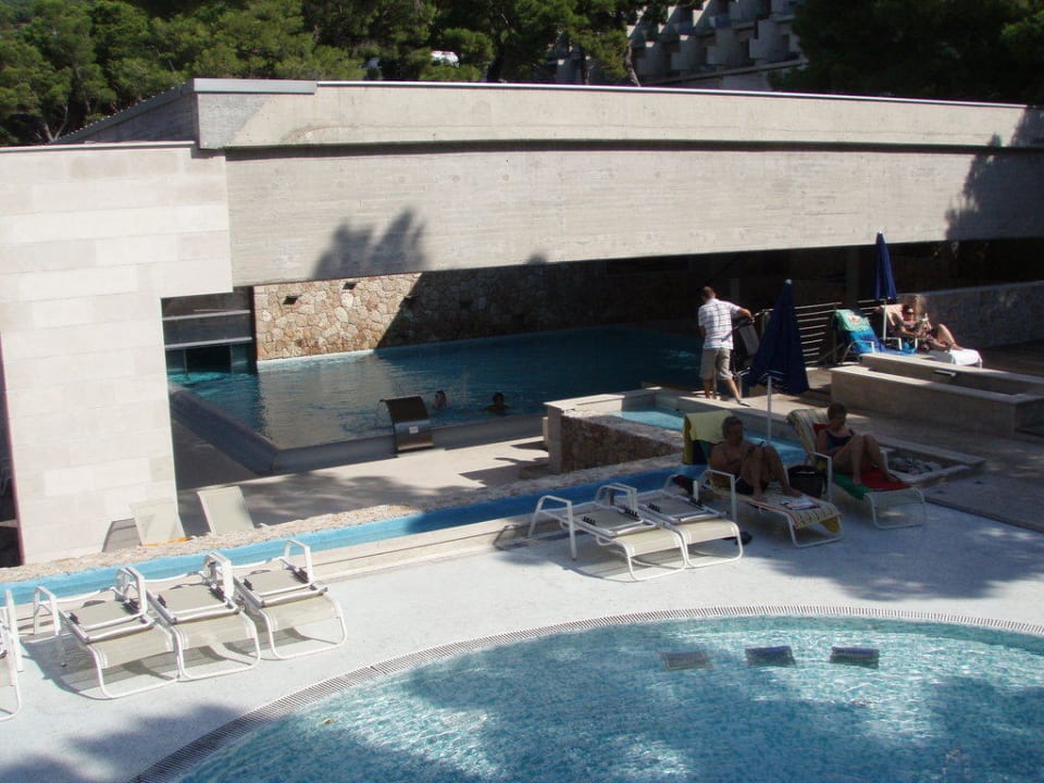 Kinderbecken und teilüberdachter Außenpool Bluesun Hotel Soline