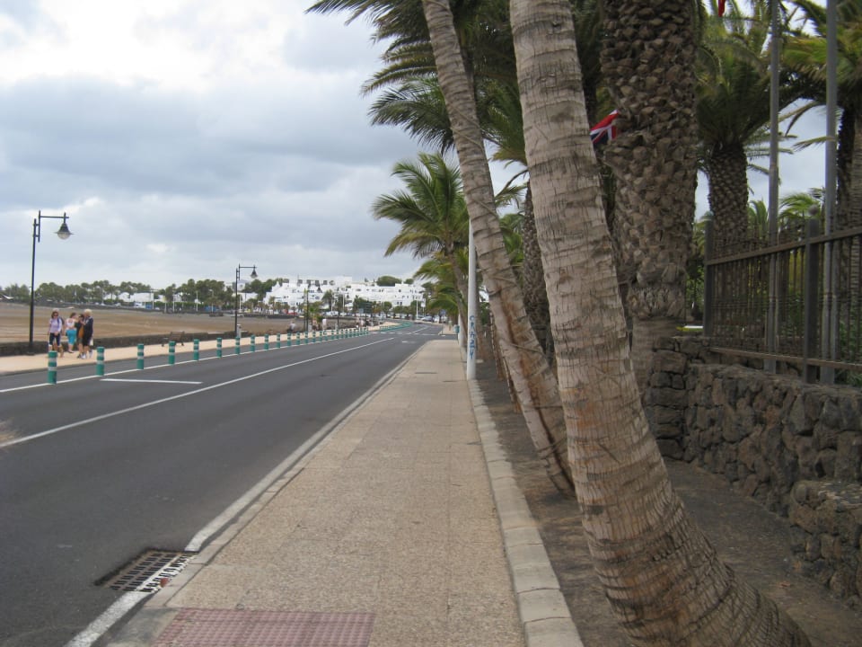 Blick nach rechts vom Poolausgang Richtung Spar Hipotels La Geria