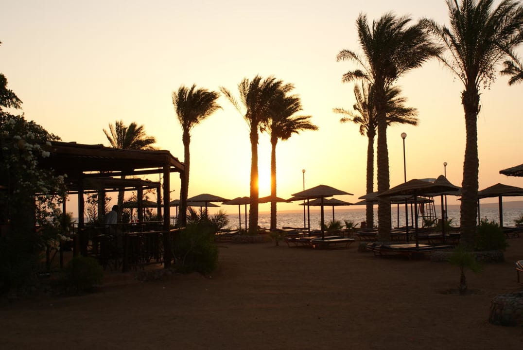 Sonnenaufgang am Hotelstrand Arabia Azur Resort