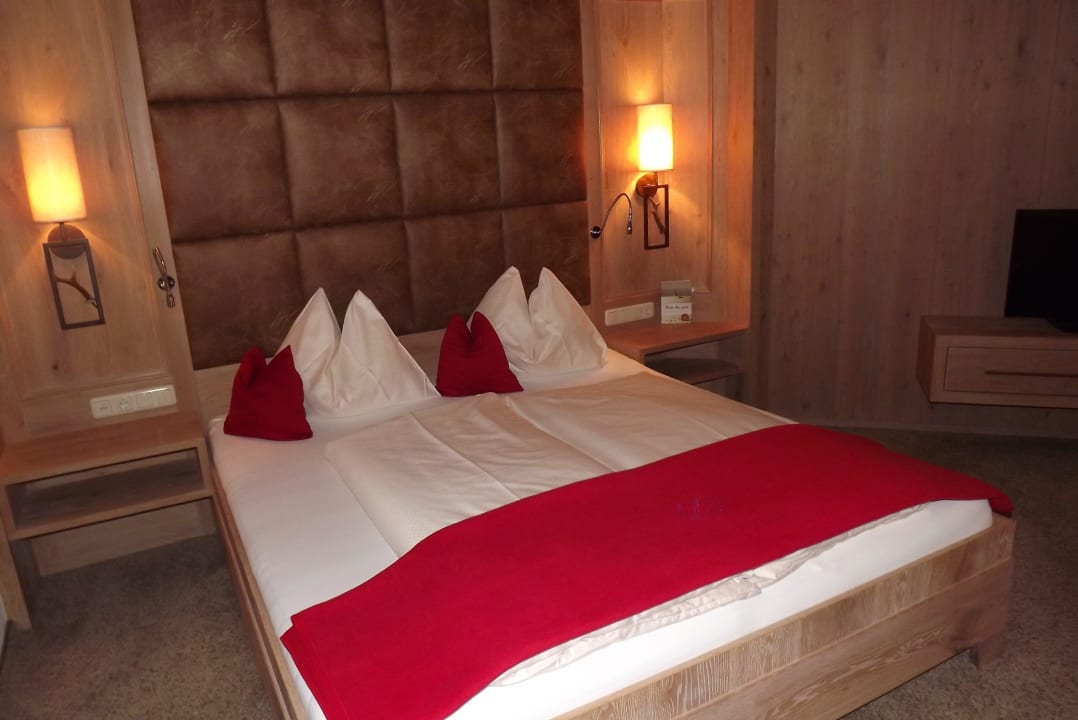 Großes Bett, Matratze nich ganz so bequem für mich Hotel Lumberger Hof