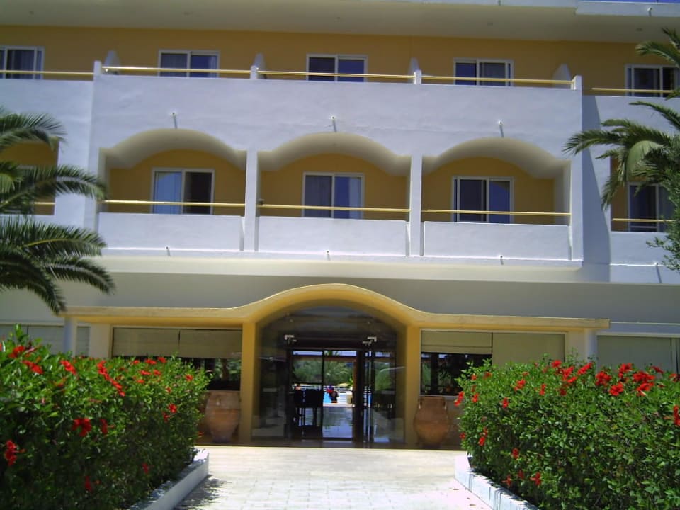 Hotel von außen TUI KIDS CLUB Alex Beach