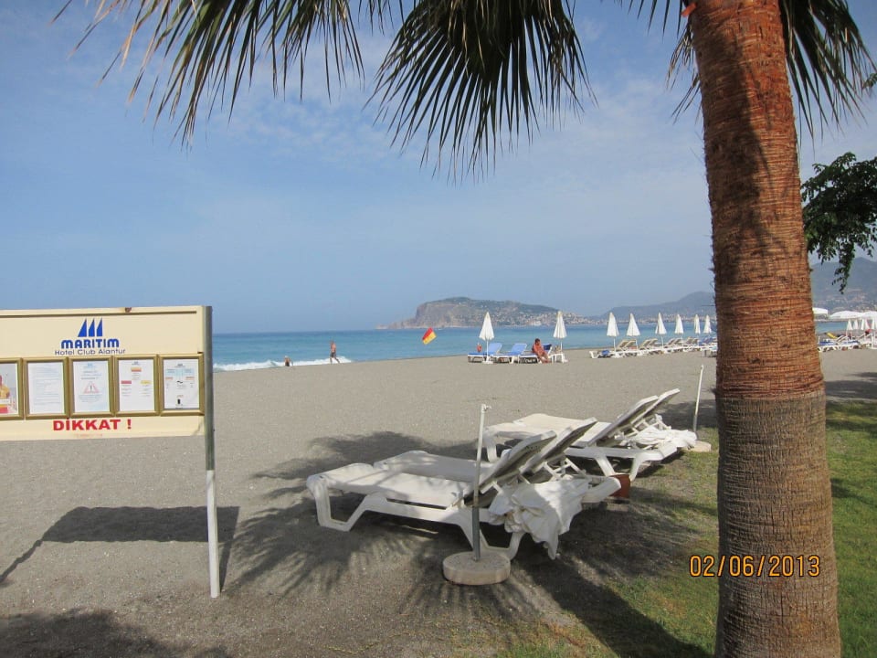 Strandpanorama mit Blick auf die Burg in Alanya Labranda Alantur Resort
