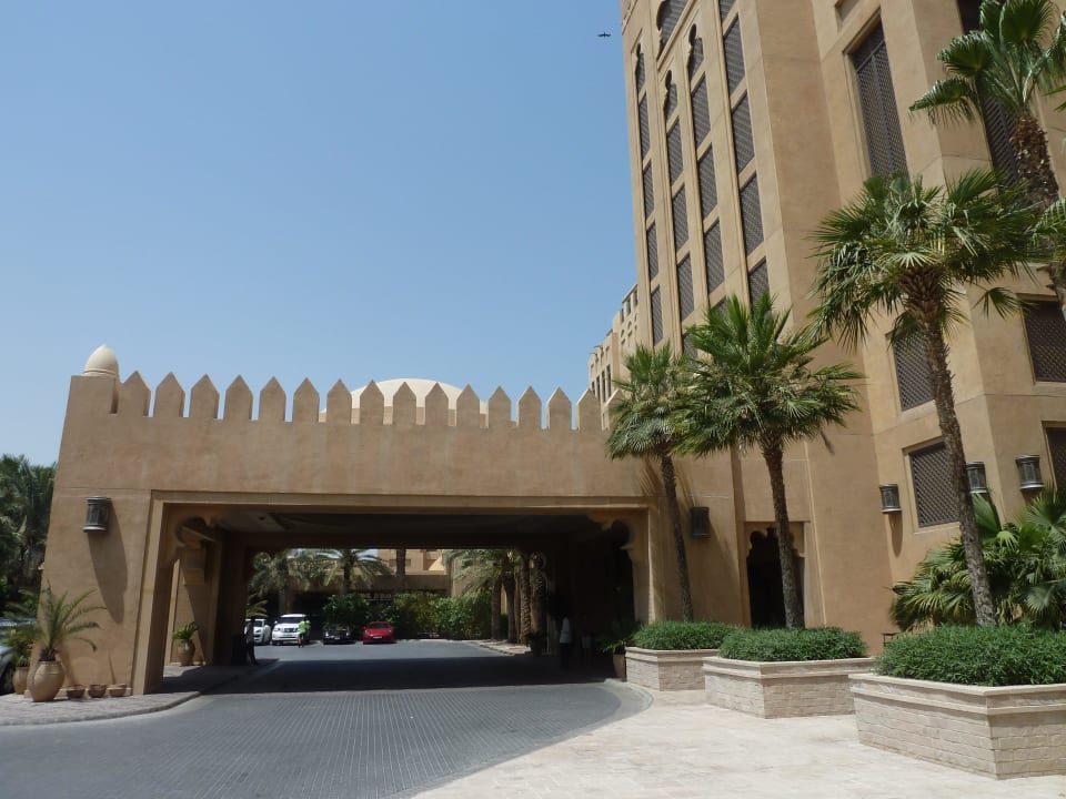 Einfahrt Jumeirah Mina Al Salam