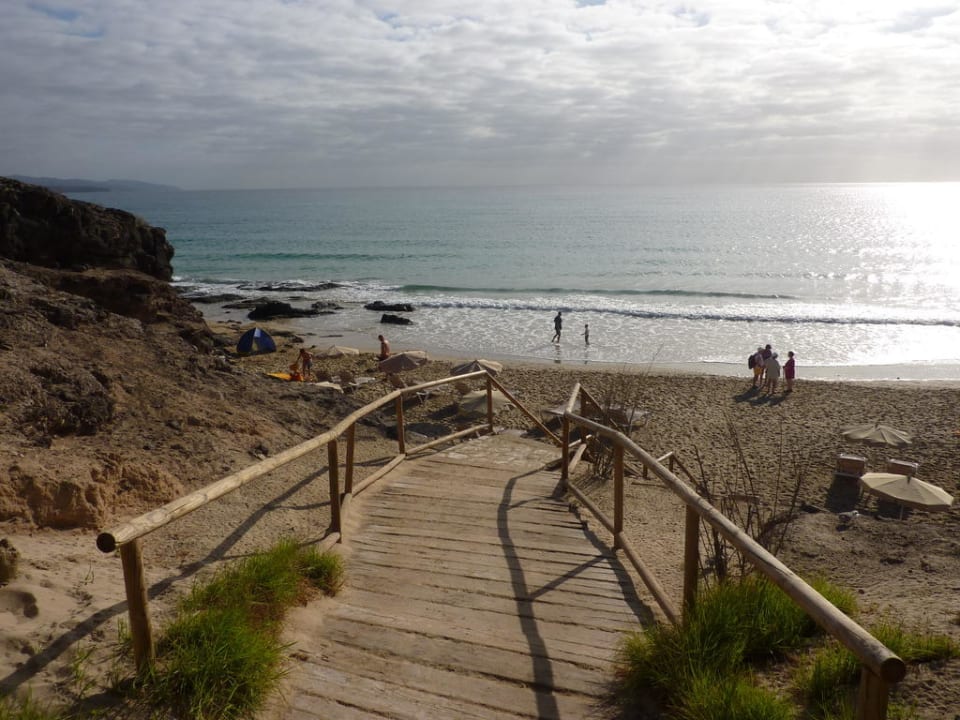 Treppen zum Strand direkt am Hotel H10 Tindaya