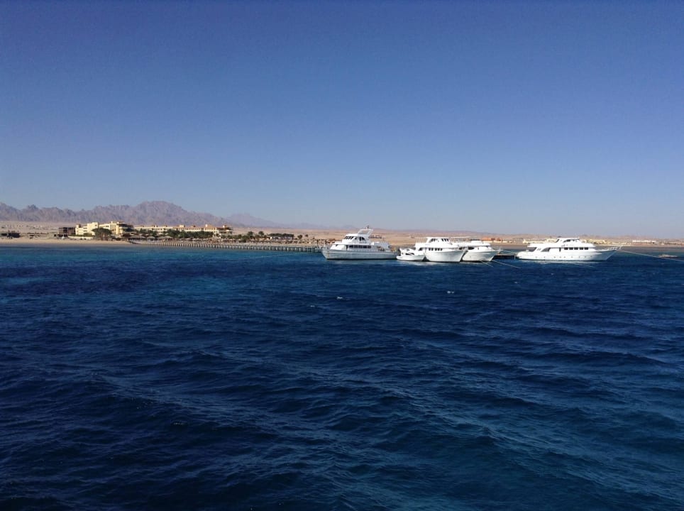Вид с корабля Amwaj Beach Club Abu Soma Resort
