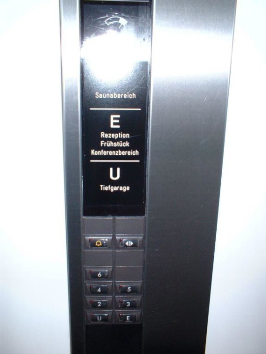 Aufzugbedienelemente Hotel Arvena Kongress