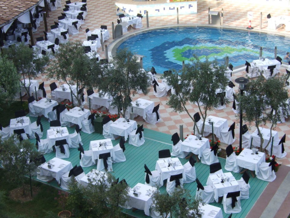 Blick vom Zimmer auf das Abendbuffet Belek Beach Resort Hotel