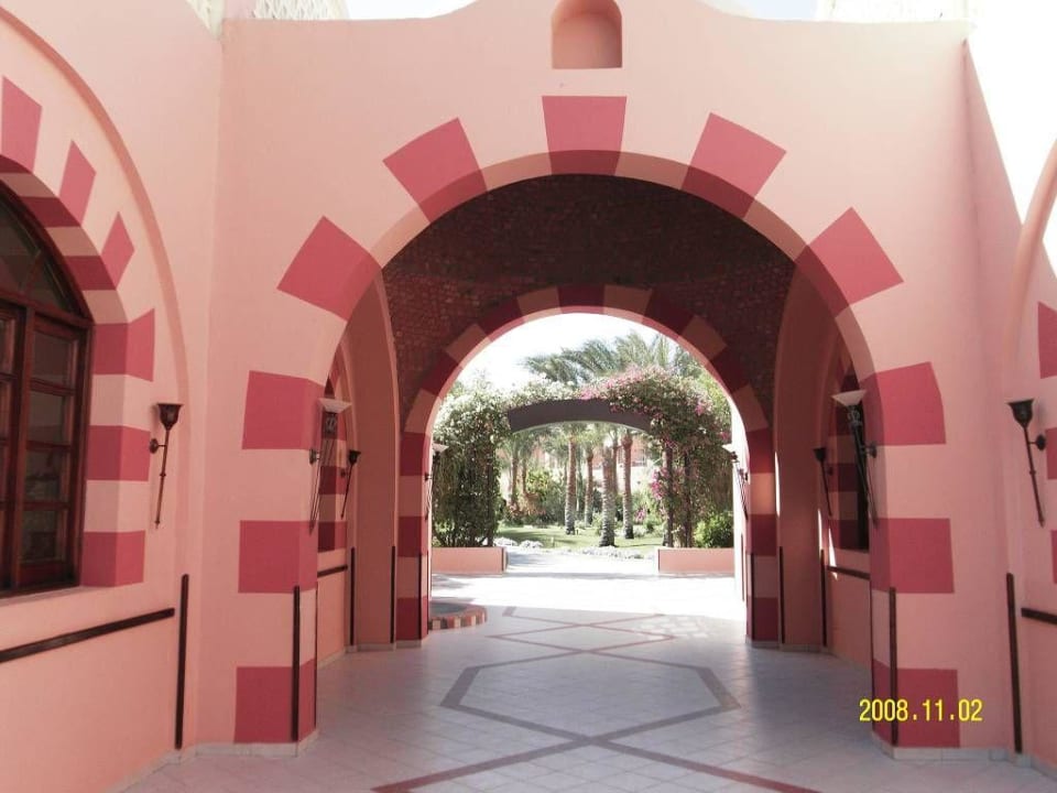 Hinterein- und Ausgang Hotel Jaz Makadi Oasis Resort