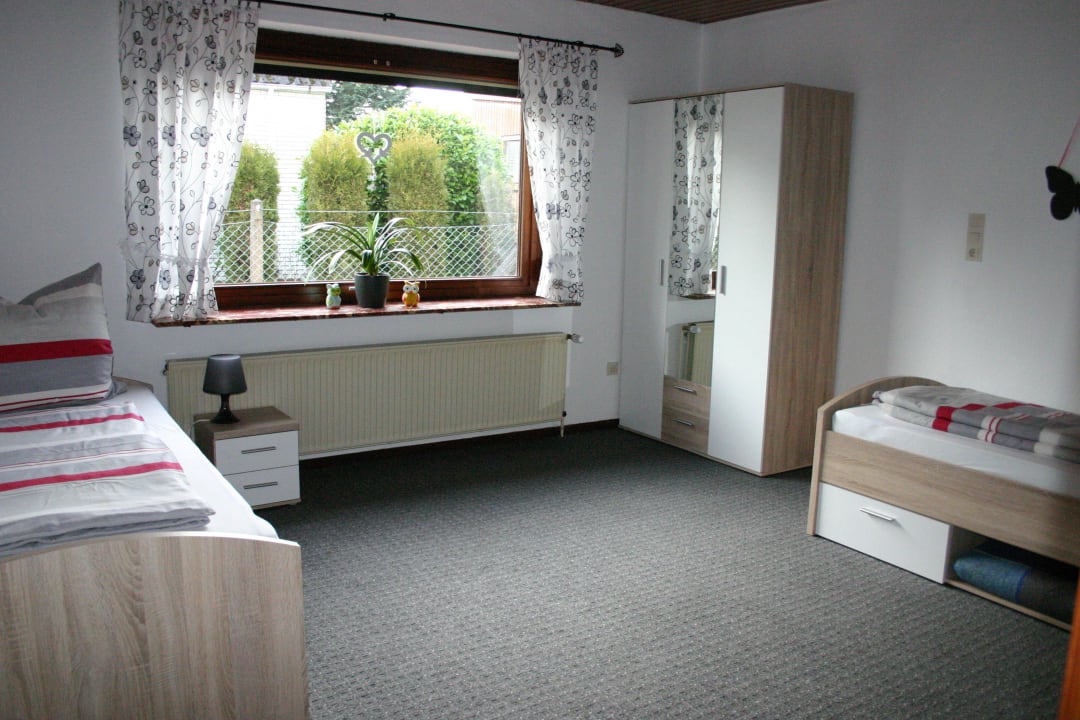 Schlafzimmer mit zwei Einzelbetten Ferienwohnung  Stölting