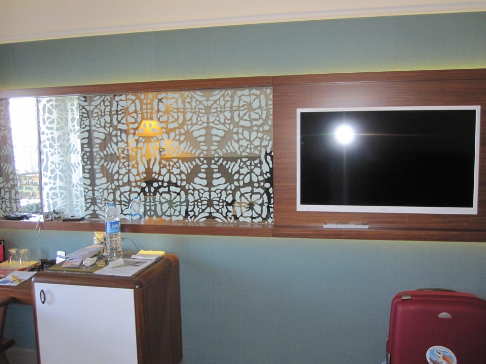 Die Spiegel / TV Front Hotel Grand Side