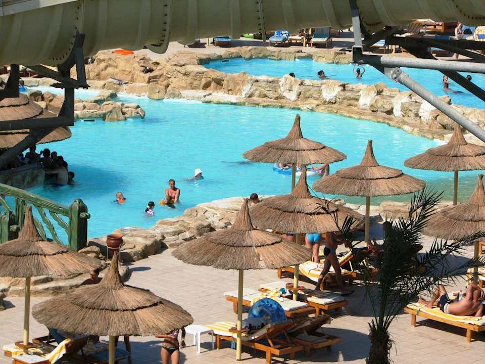 Basen w hotelu przy plaży Pickalbatros Aqua Park Resort - Hurghada