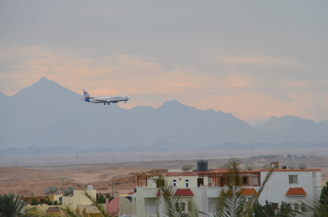 Flughafen zu sehen von Hotel aus Steigenberger Aqua Magic